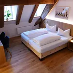 Pensión Zum Schwarzen Ross Und Gutmann Zur Post 3*