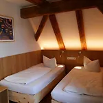 Gasthuis Zum Schwarzen Ross Und Gutmann Zur Post 3*